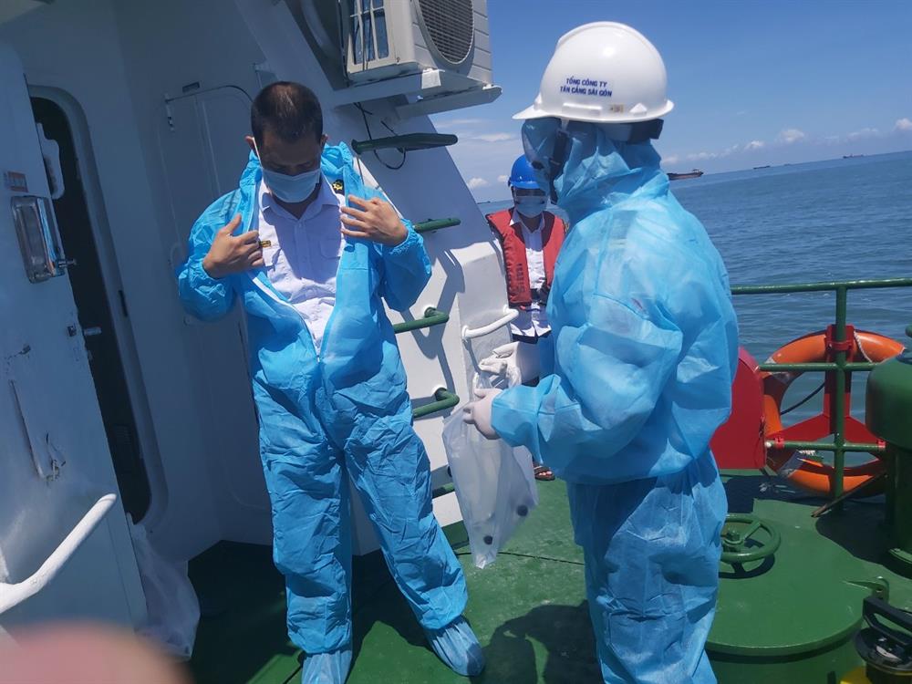 Chấp hành nghiêm quy định, bảo đảm an toàn phòng, chống dịch COVID-19