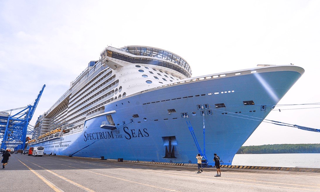 Tan Cang Pilot: Success continues as Tan Cang - Cai Mep terminal welcomes top 10 luxury cruise ship for the second time in 2023