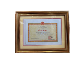 The Navy presents a Certificate of Commendation for outstanding achievements in foreign defense mission execution (2023).